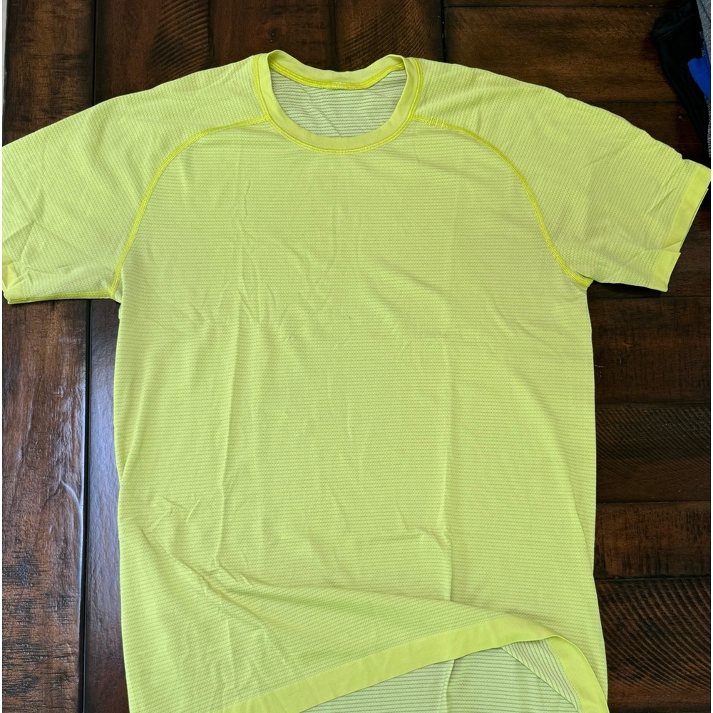 Lululemon workout tee shirt